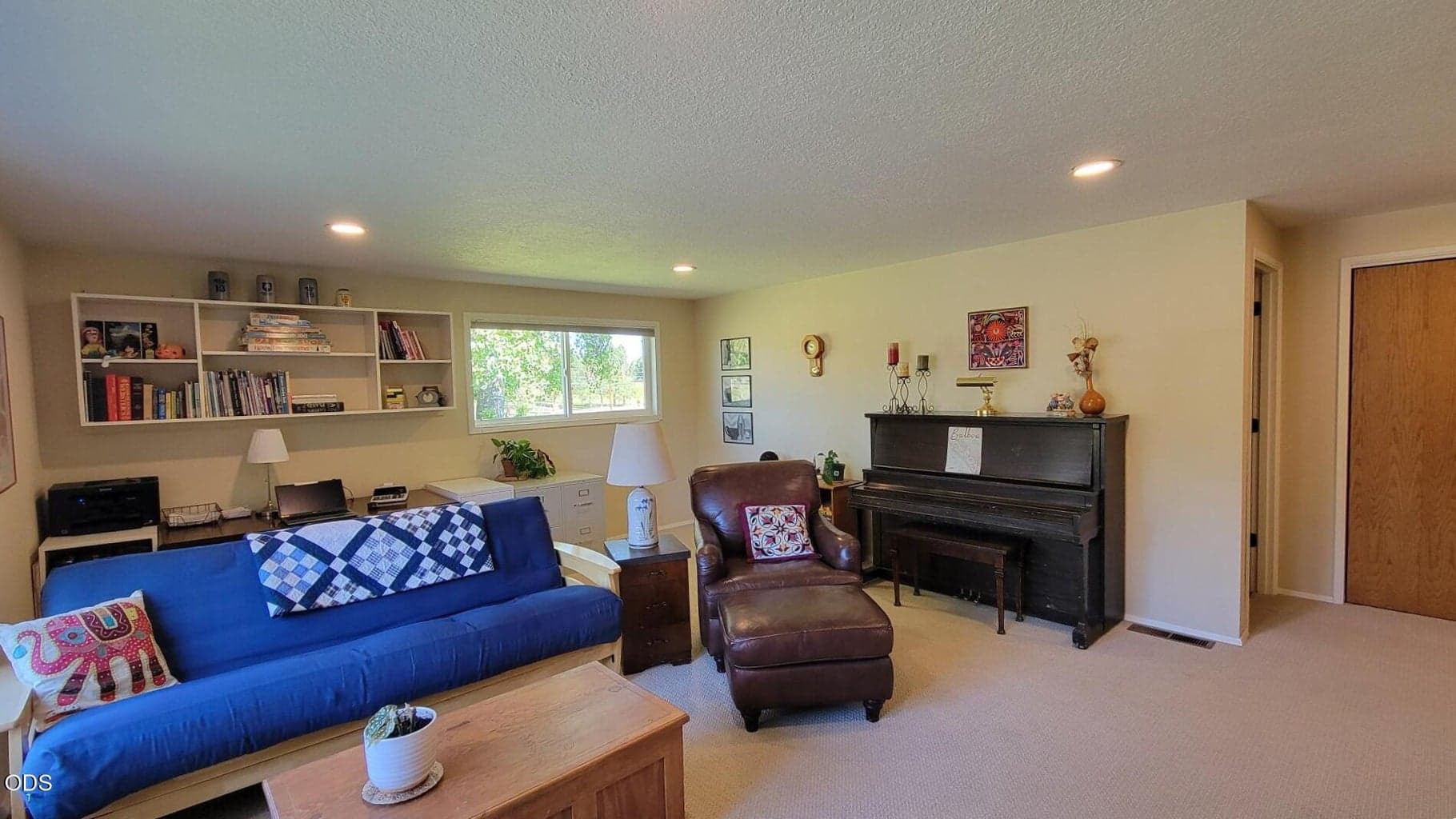 Photo of 2384 NE Sunrise Lane 27 of 50
