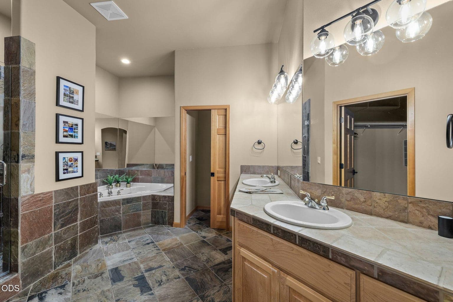 Photo of 343 Mount Washington Drive 18 of 46