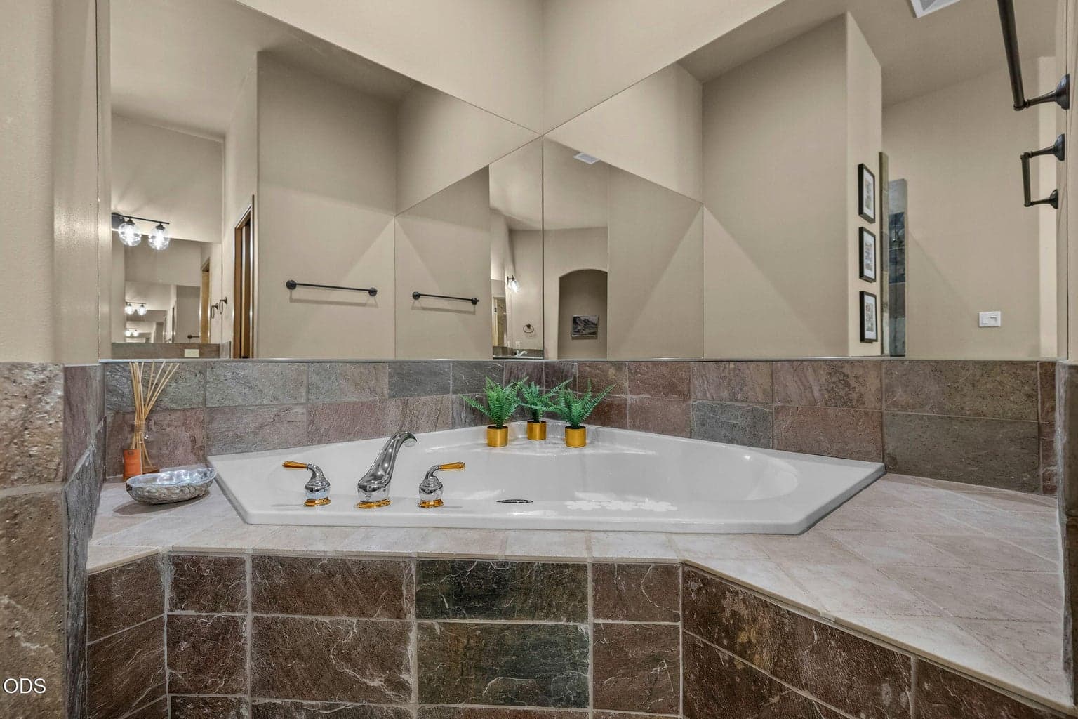 Photo of 343 Mount Washington Drive 19 of 46