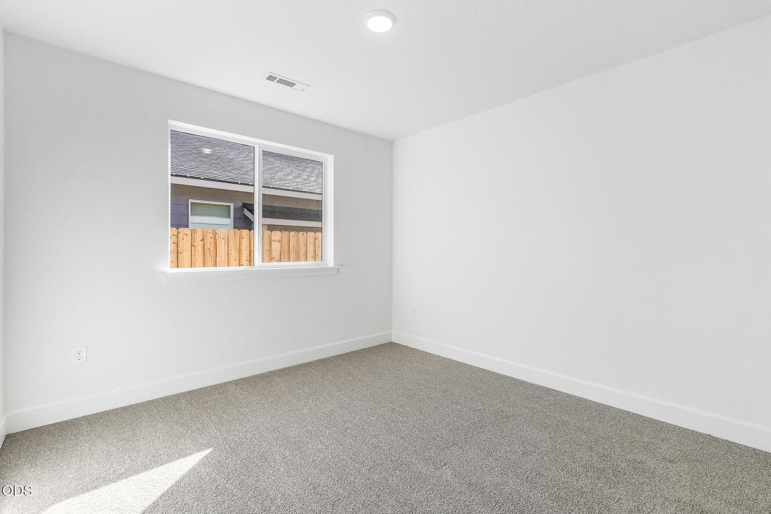 Photo of 1188 NW Fairway Road 7 of 24