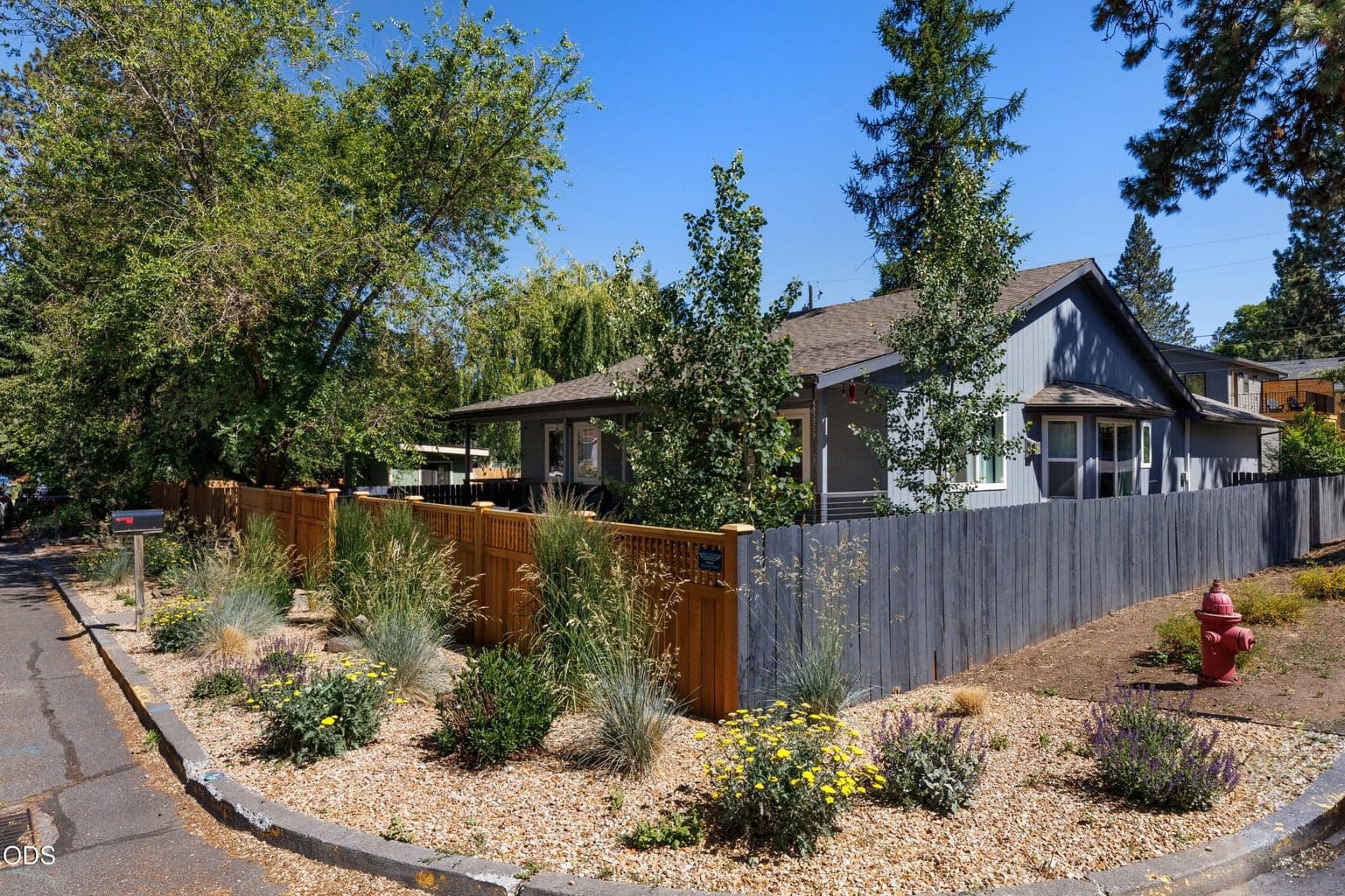 Photo of 1223 Fresno 2 of 25