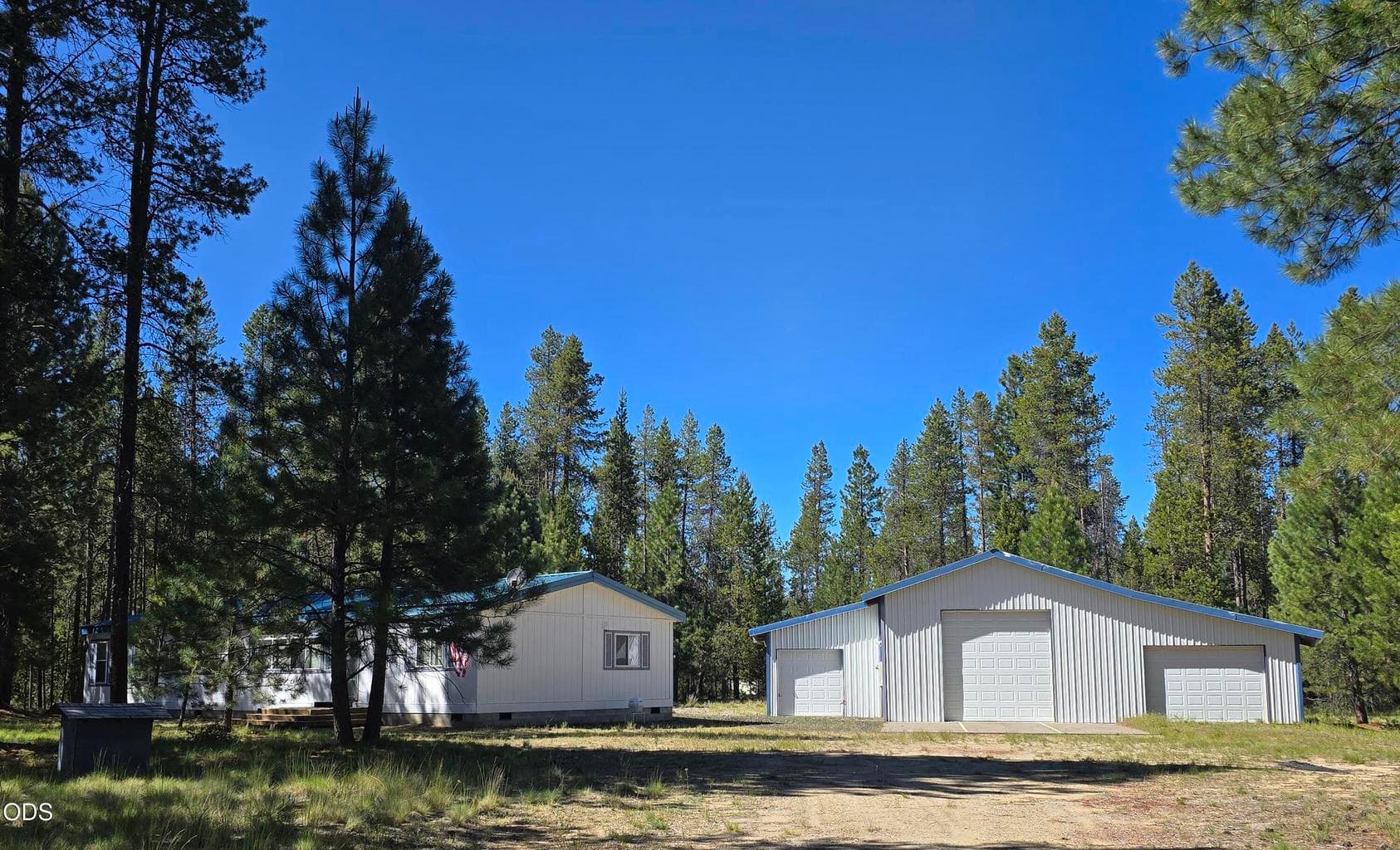 View of property from Hackamore Ln.