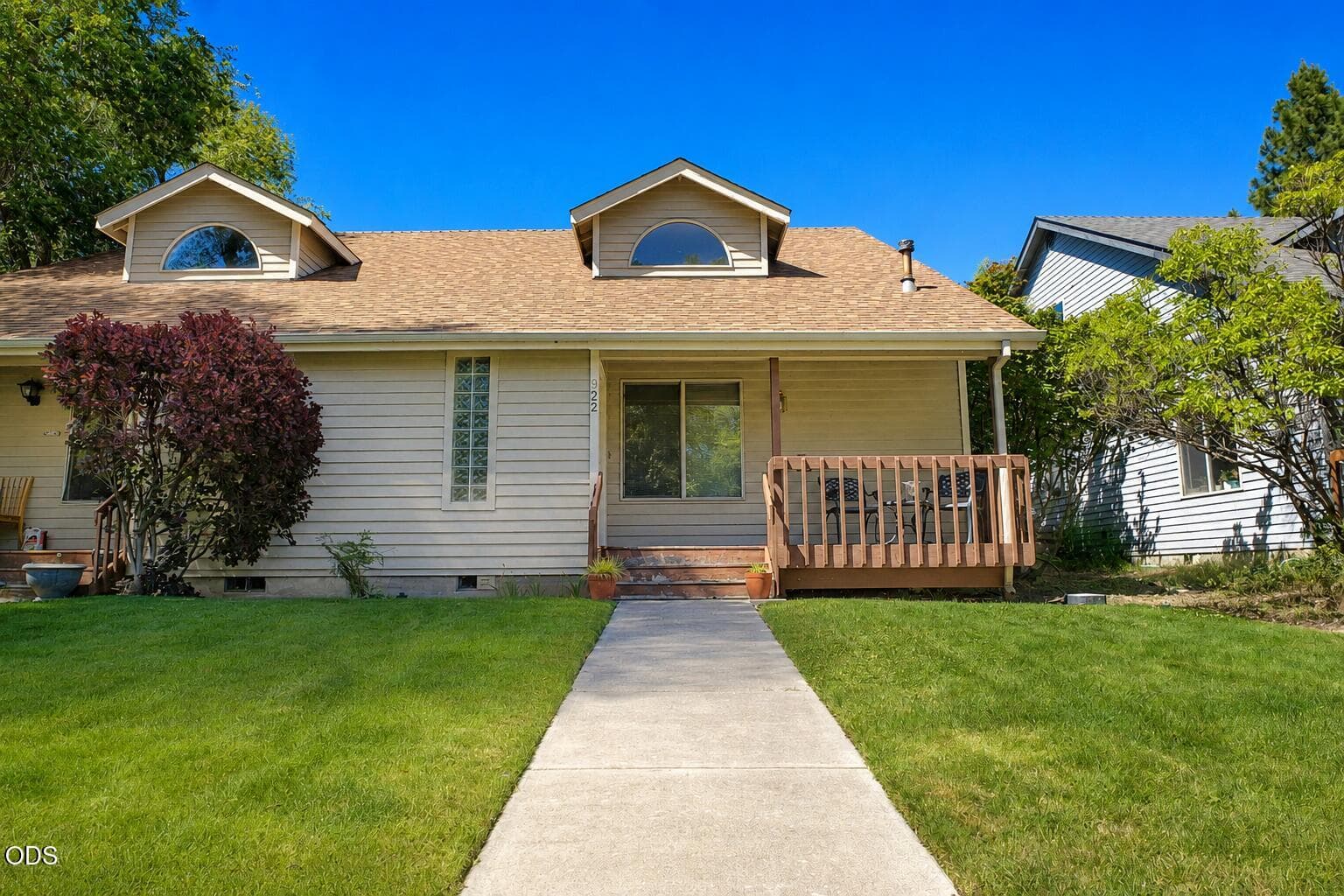 Photo of 922 Ogden 1 of 4