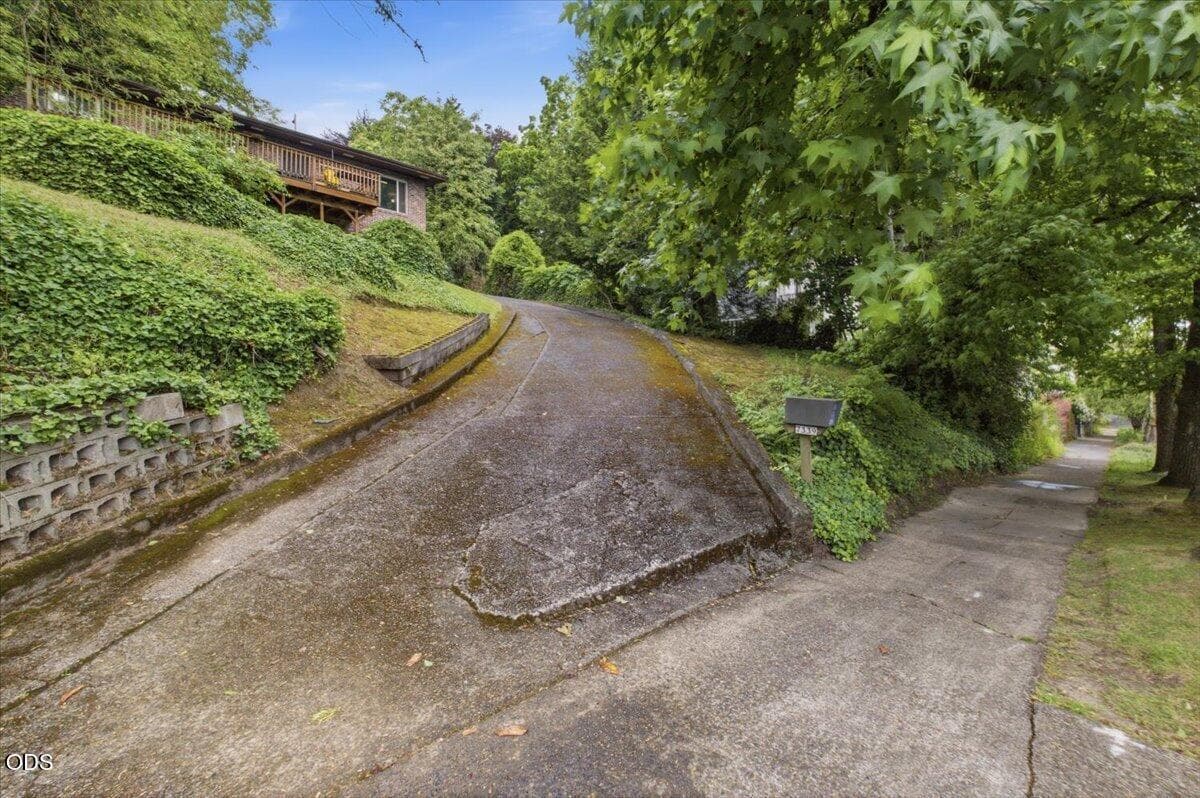 Photo of 7339 Corbett 2 of 34