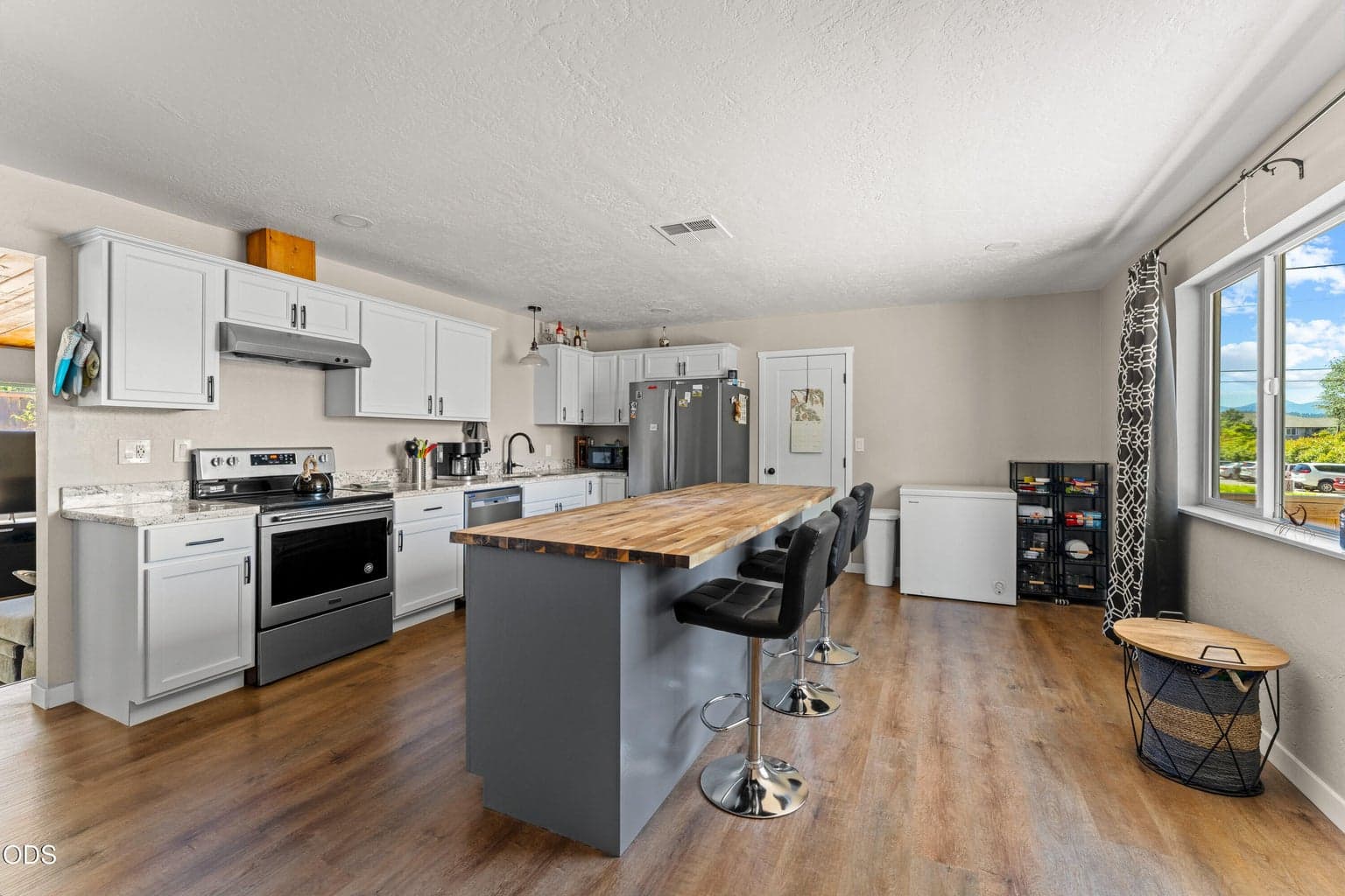 Photo of 703 10th Street 5 of 29