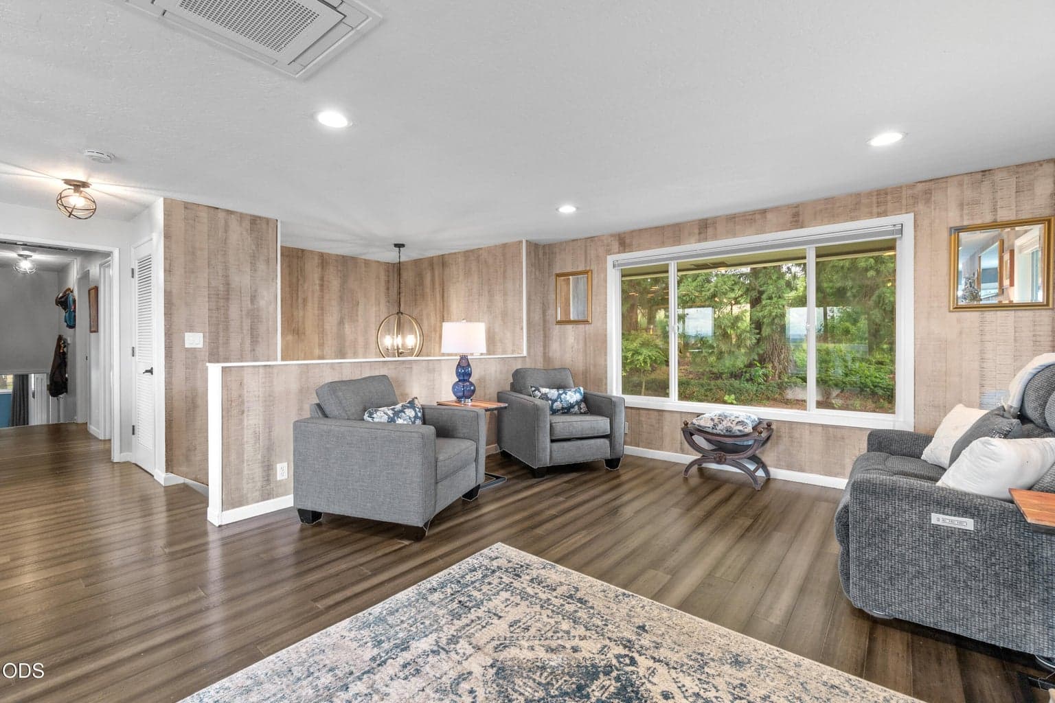 Photo of 33672 Laurel 5 of 46