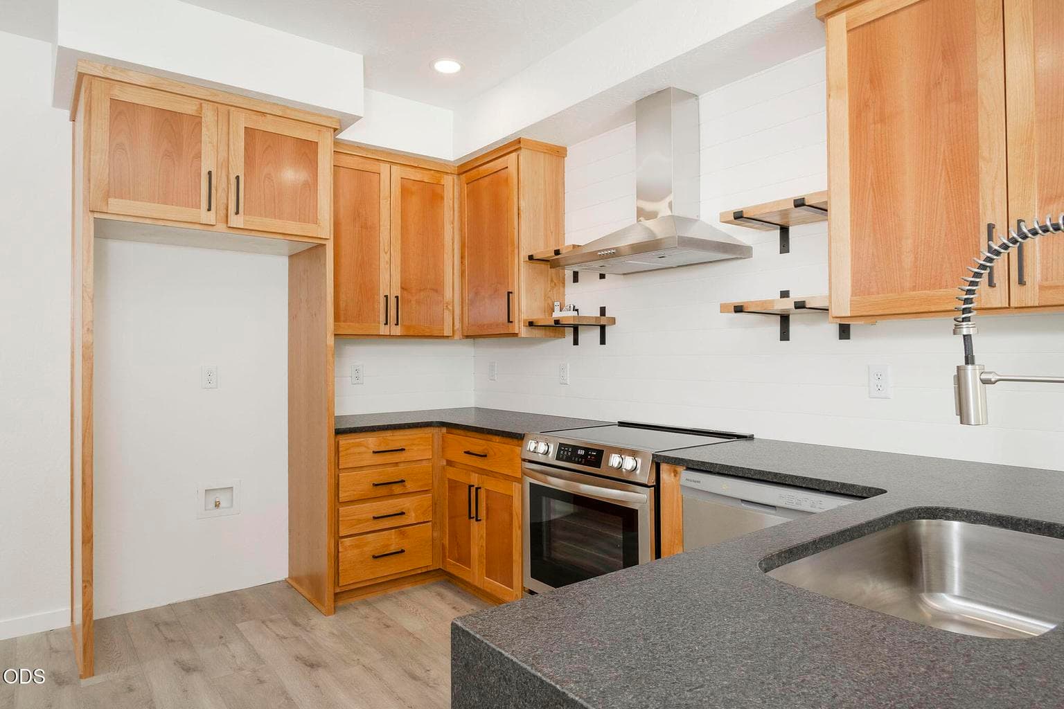 Photo of 1312 Conklin 5 of 25