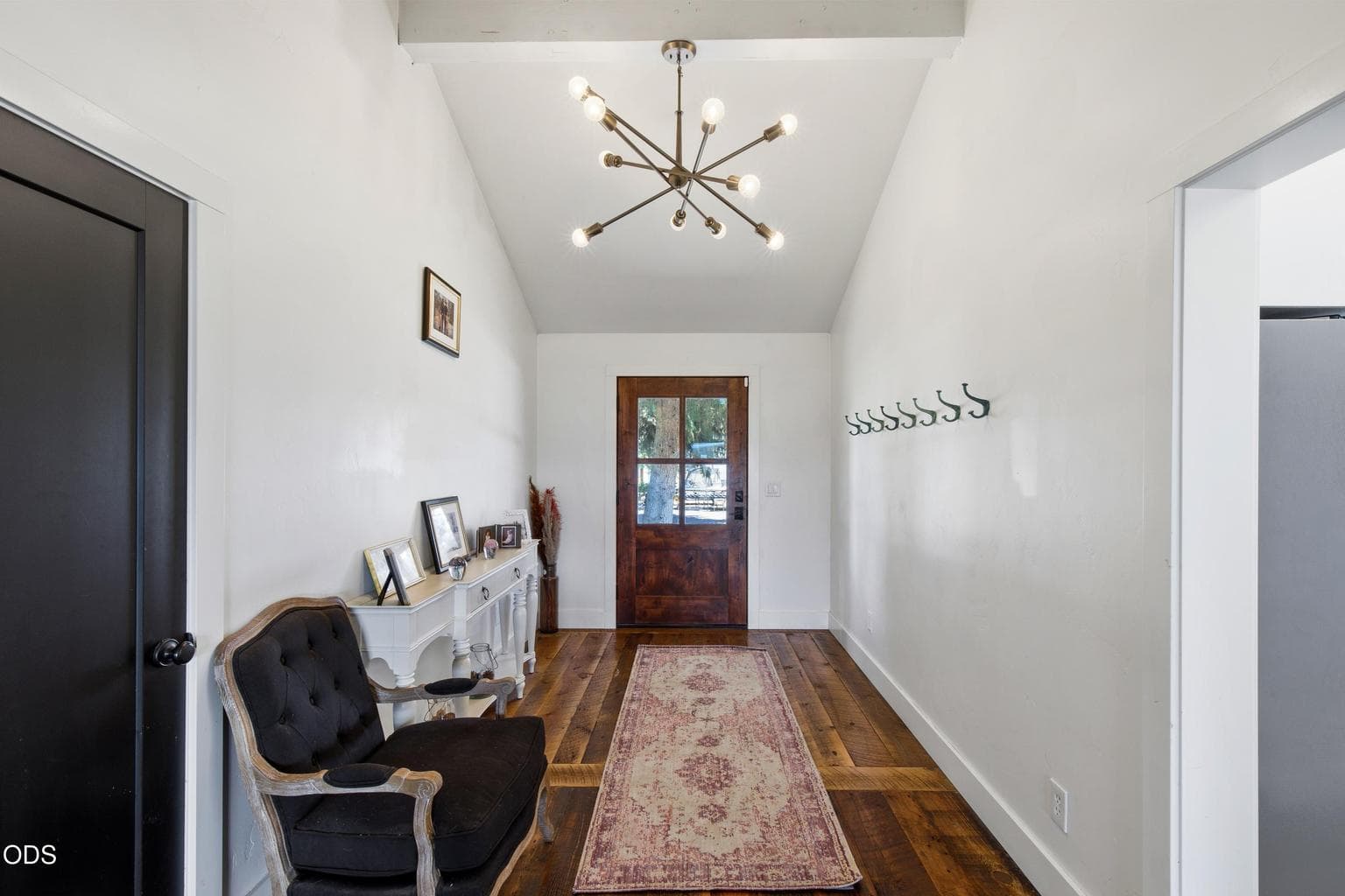 Photo of 66300 White Rock 3 of 44