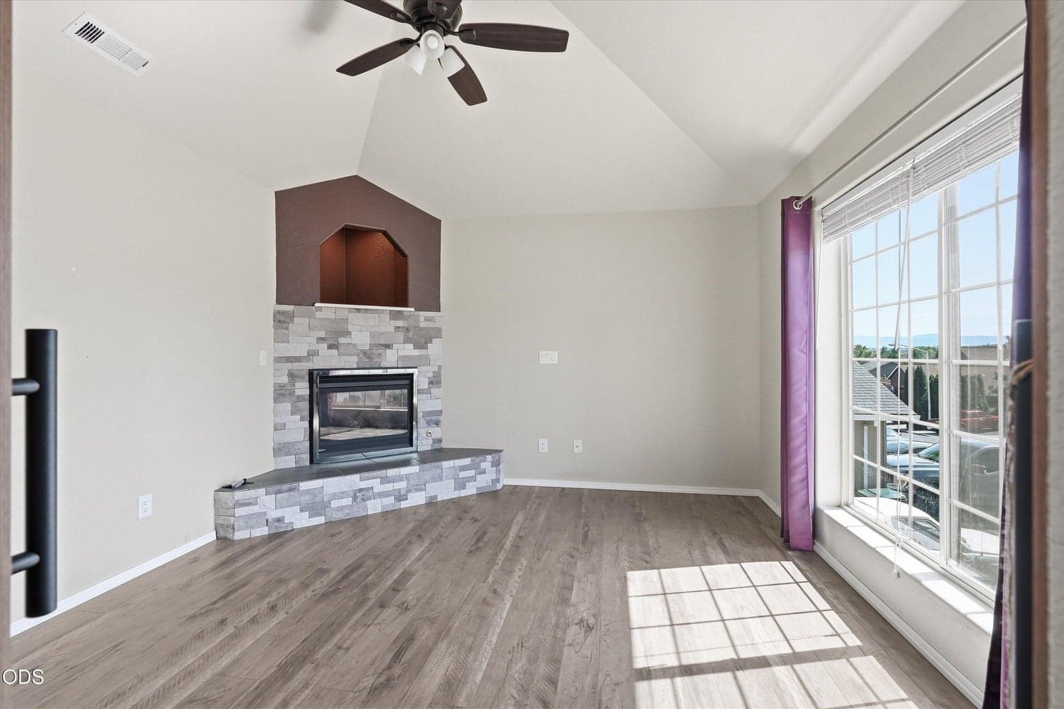 Photo of 1056 Highlands 4 of 44