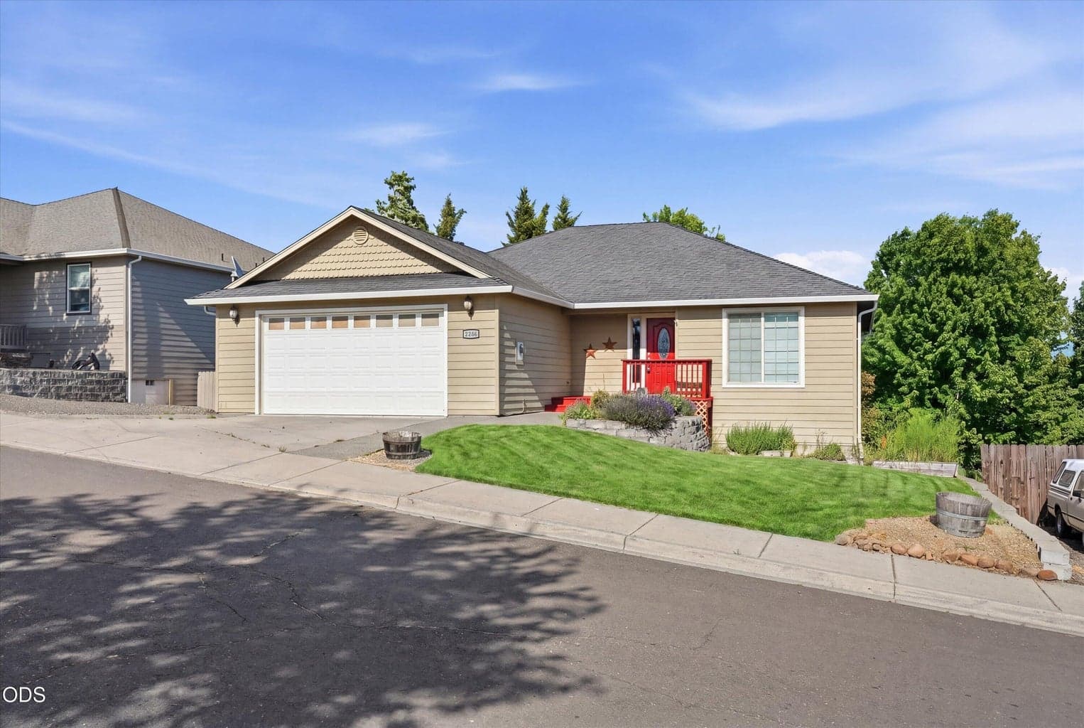 Photo of 1056 Highlands 5 of 44