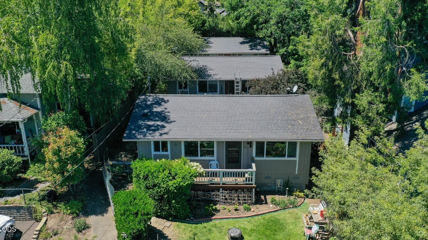 Photo of 207 Gresham 3 of 18