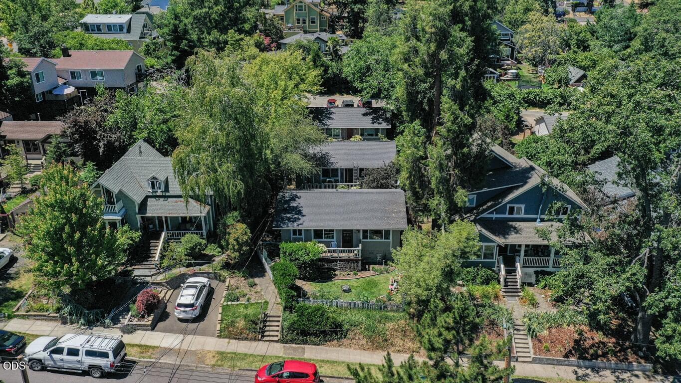 Photo of 207 Gresham 4 of 18