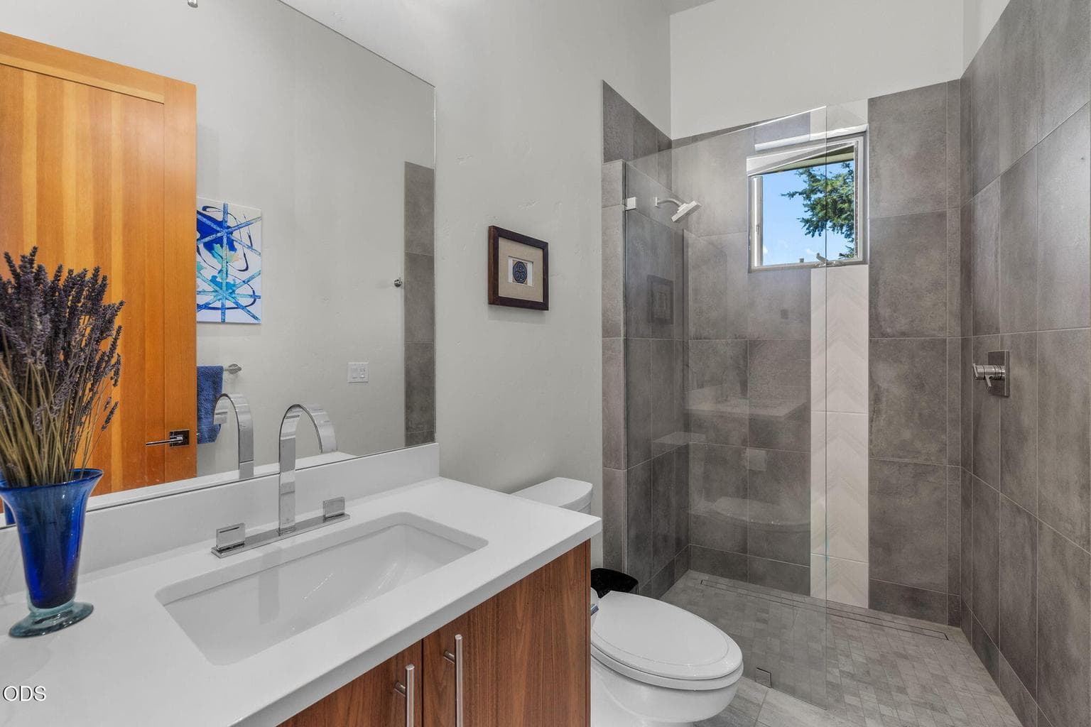 Full Bath next to main floor bedroom / office