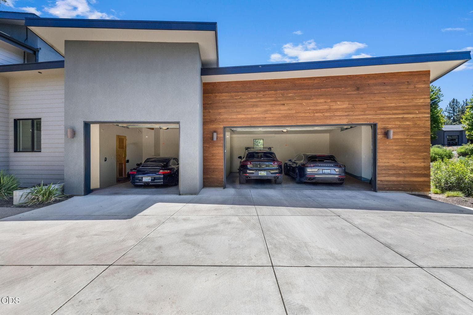 High beamed ceilings which could allow a car vault.