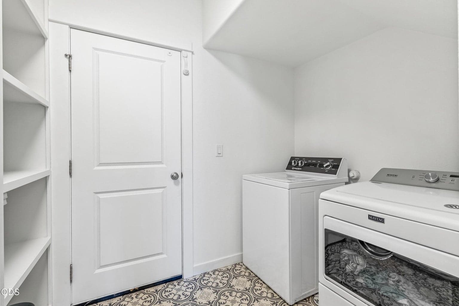 Photo of 2467 NE Sunset View Lane 29 of 42