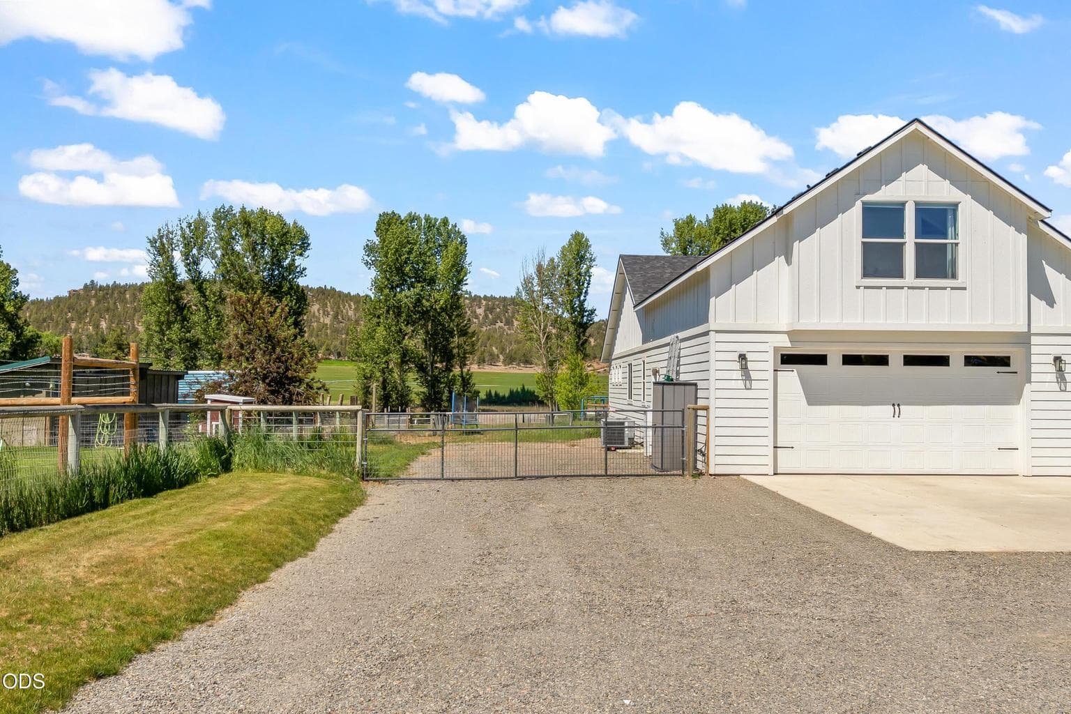 Photo of 2467 NE Sunset View Lane 35 of 42
