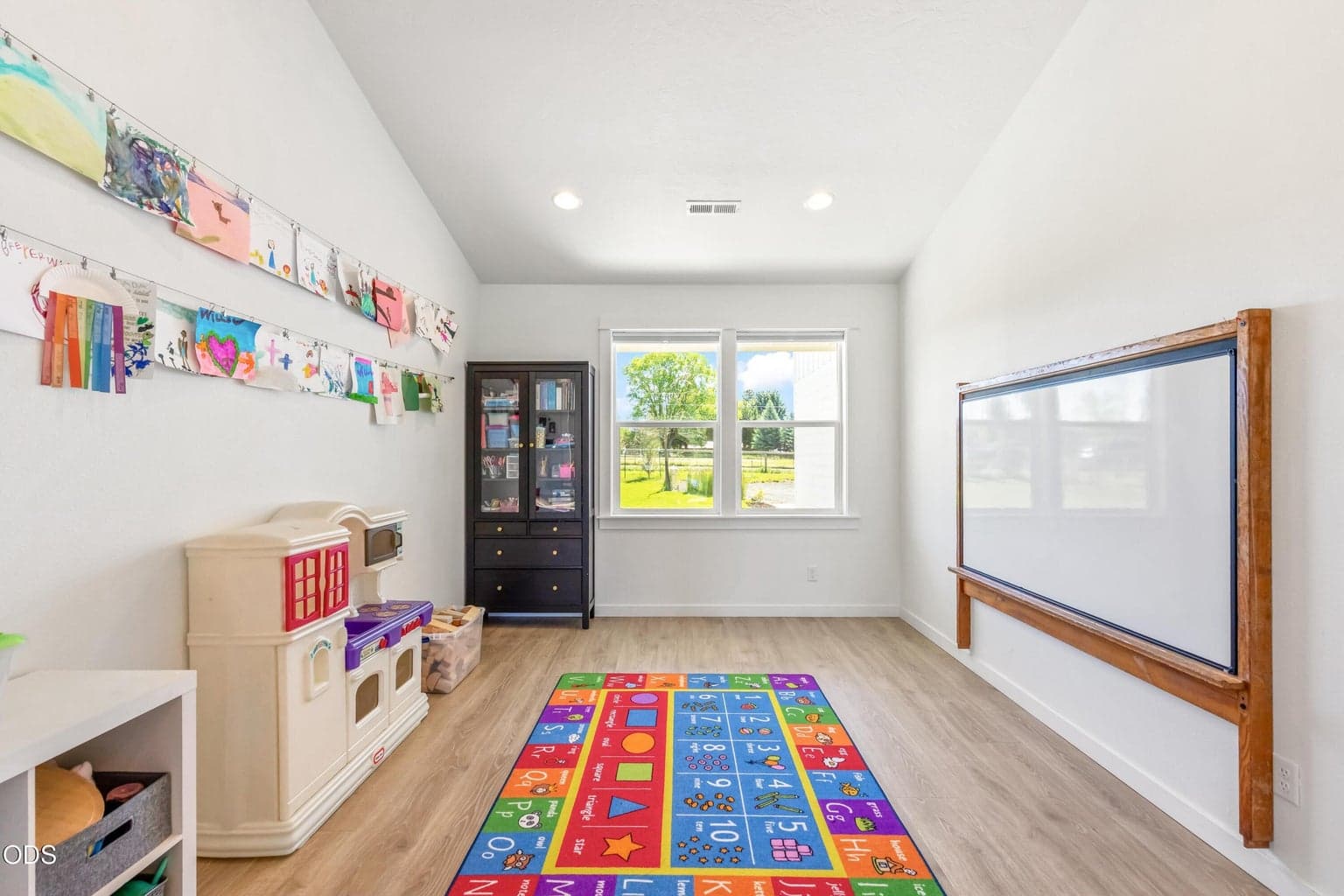 Photo of 2467 NE Sunset View Lane 12 of 42