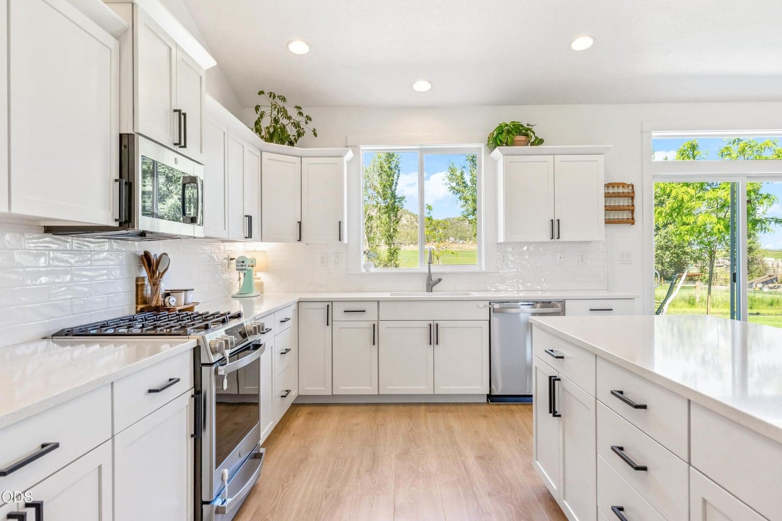 Photo of 2467 NE Sunset View Lane 9 of 42