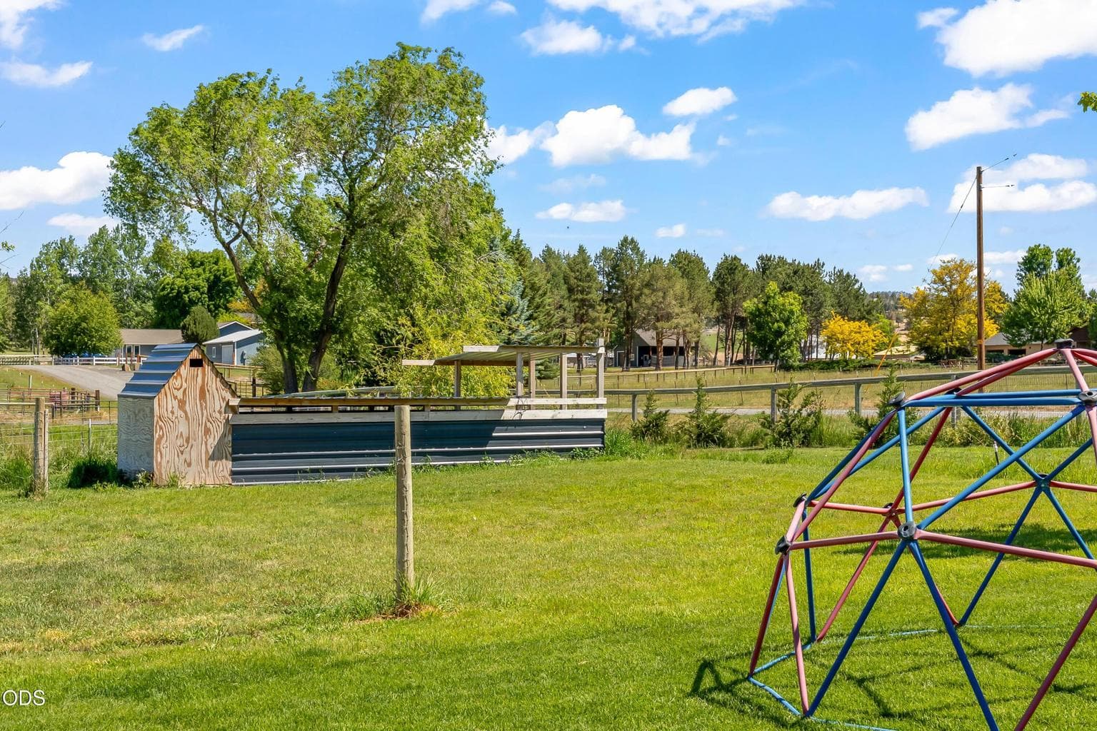 Photo of 2467 NE Sunset View Lane 34 of 42