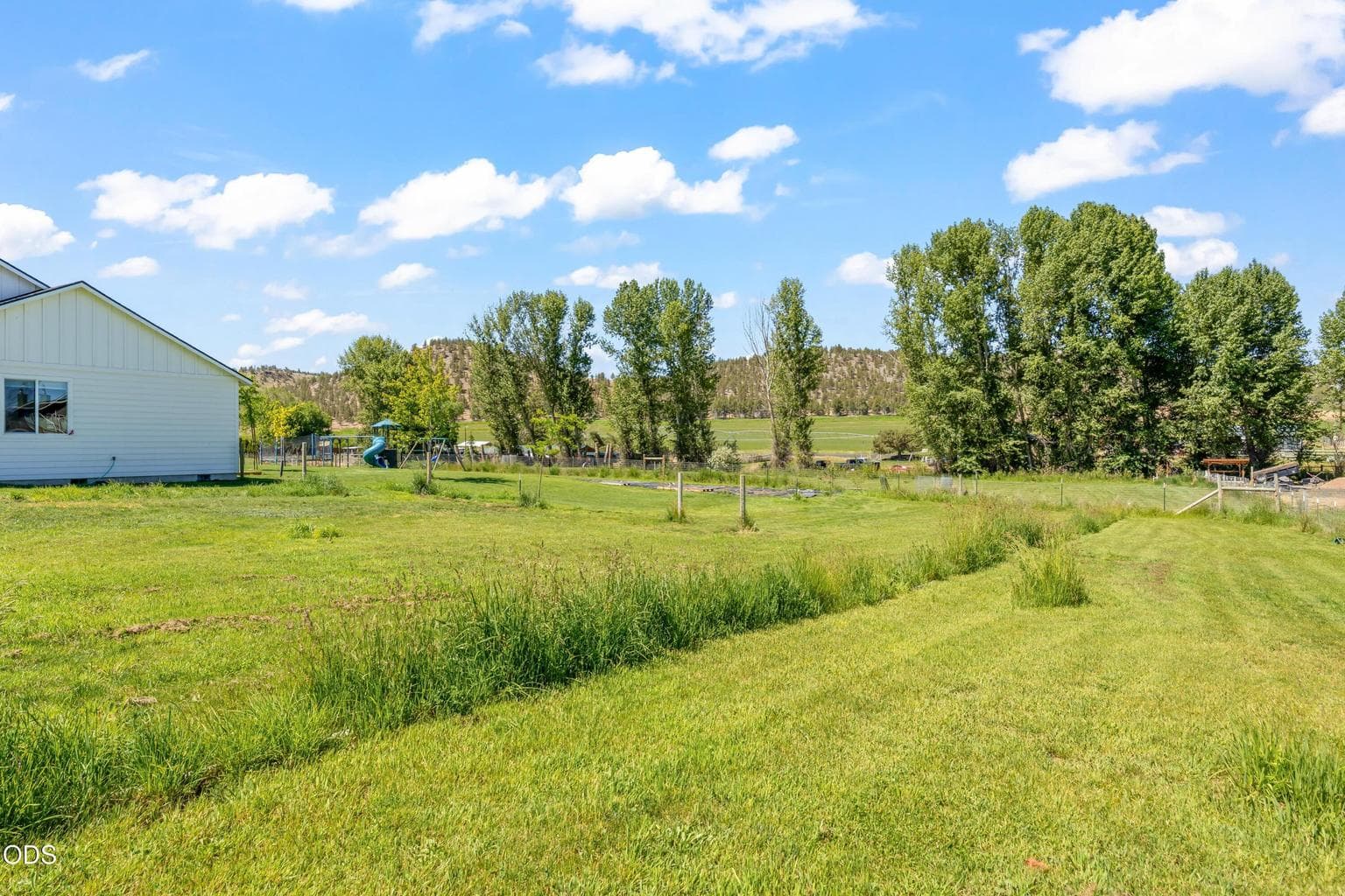 Photo of 2467 NE Sunset View Lane 37 of 42