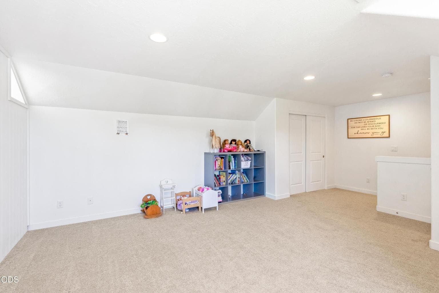 Photo of 2467 NE Sunset View Lane 27 of 42