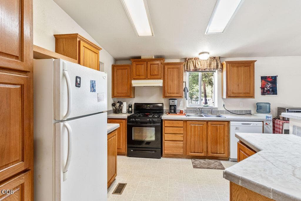 Photo of 15688 Rim Drive 15 of 28