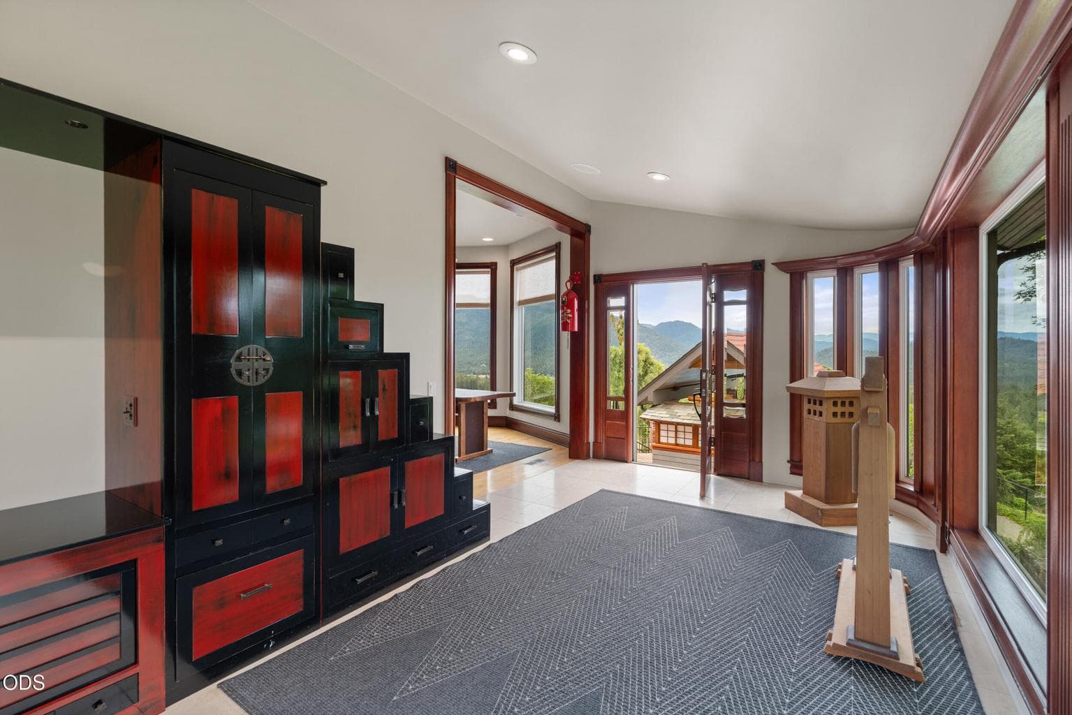 Photo of 928 Woodside 5 of 50