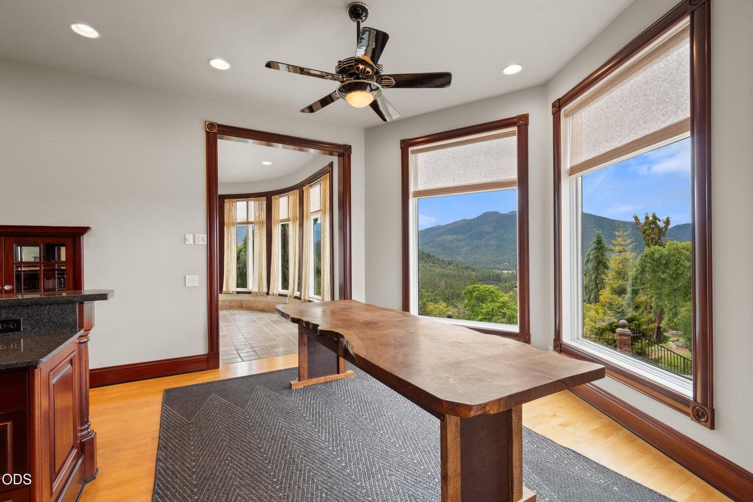 Photo of 928 Woodside 6 of 50