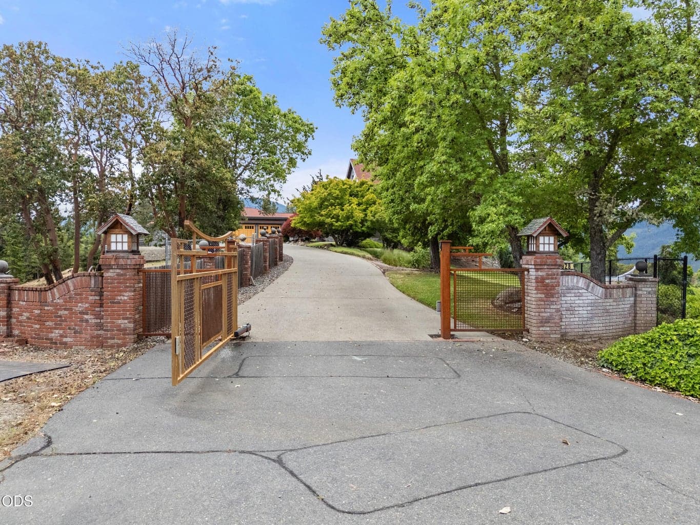 Photo of 928 Woodside 1 of 50