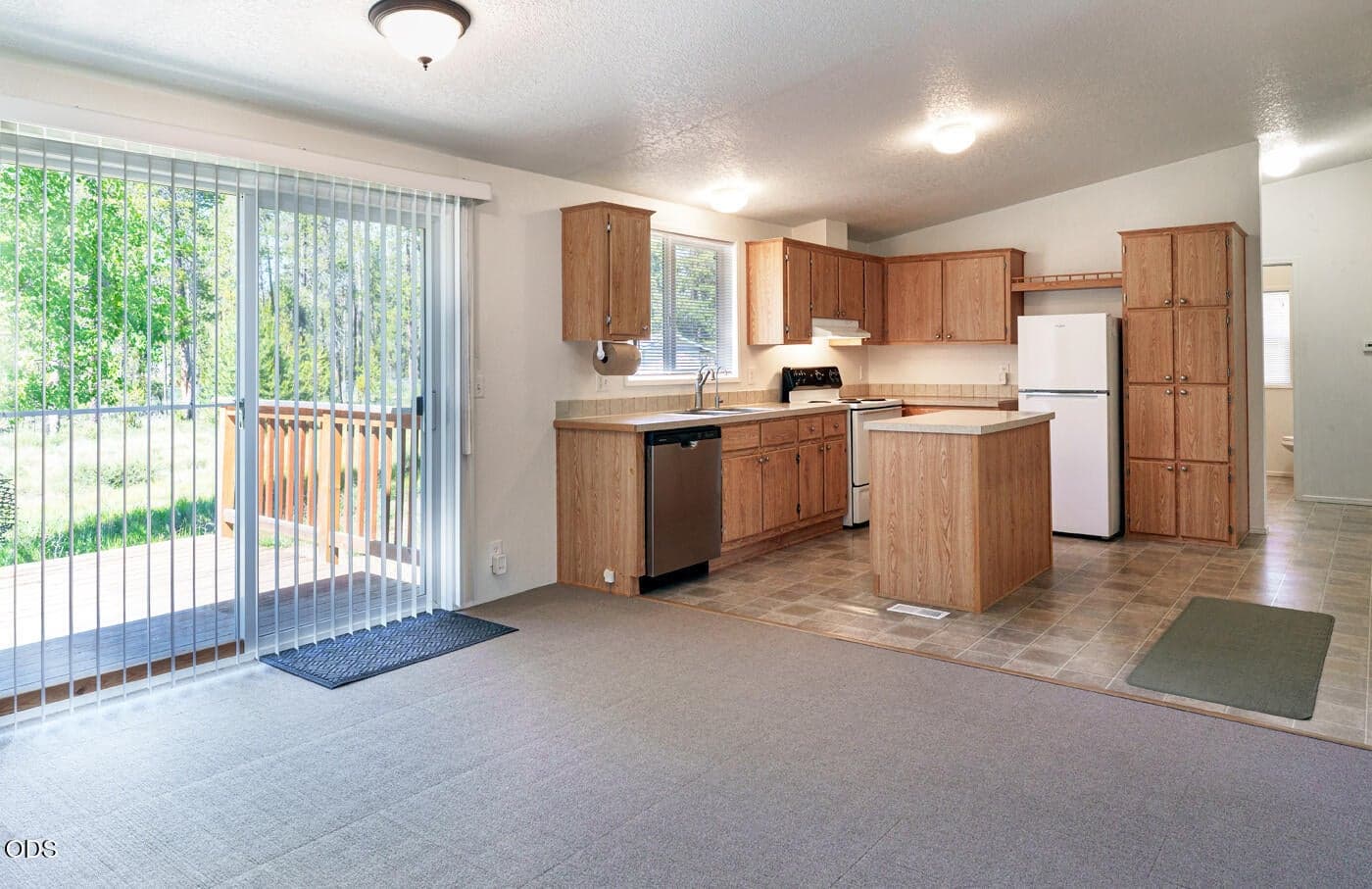 Photo of 17044 Whittier 2 of 15