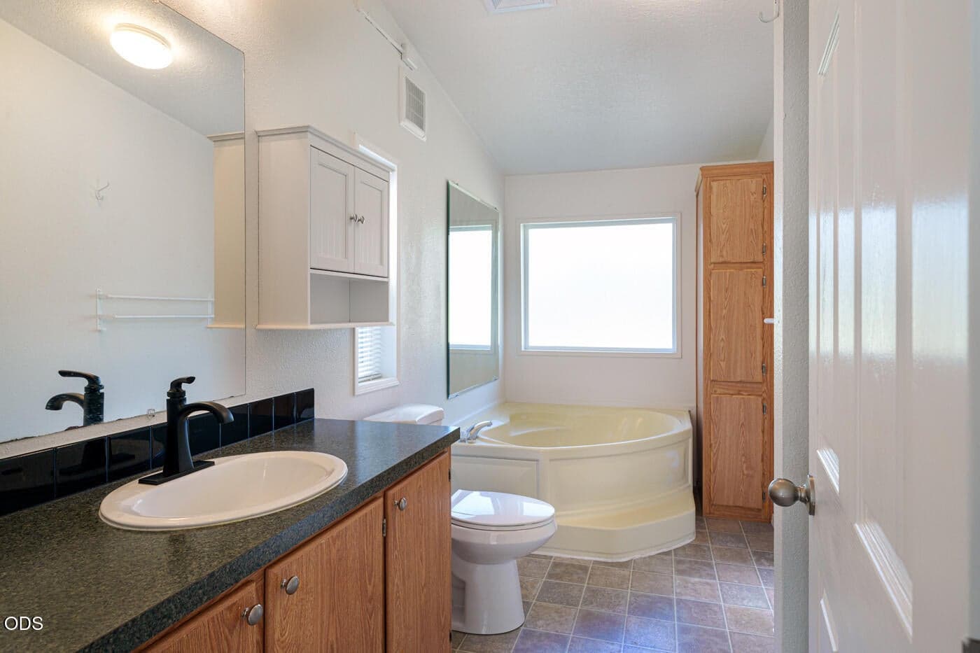 Photo of 17044 Whittier Drive 9 of 28