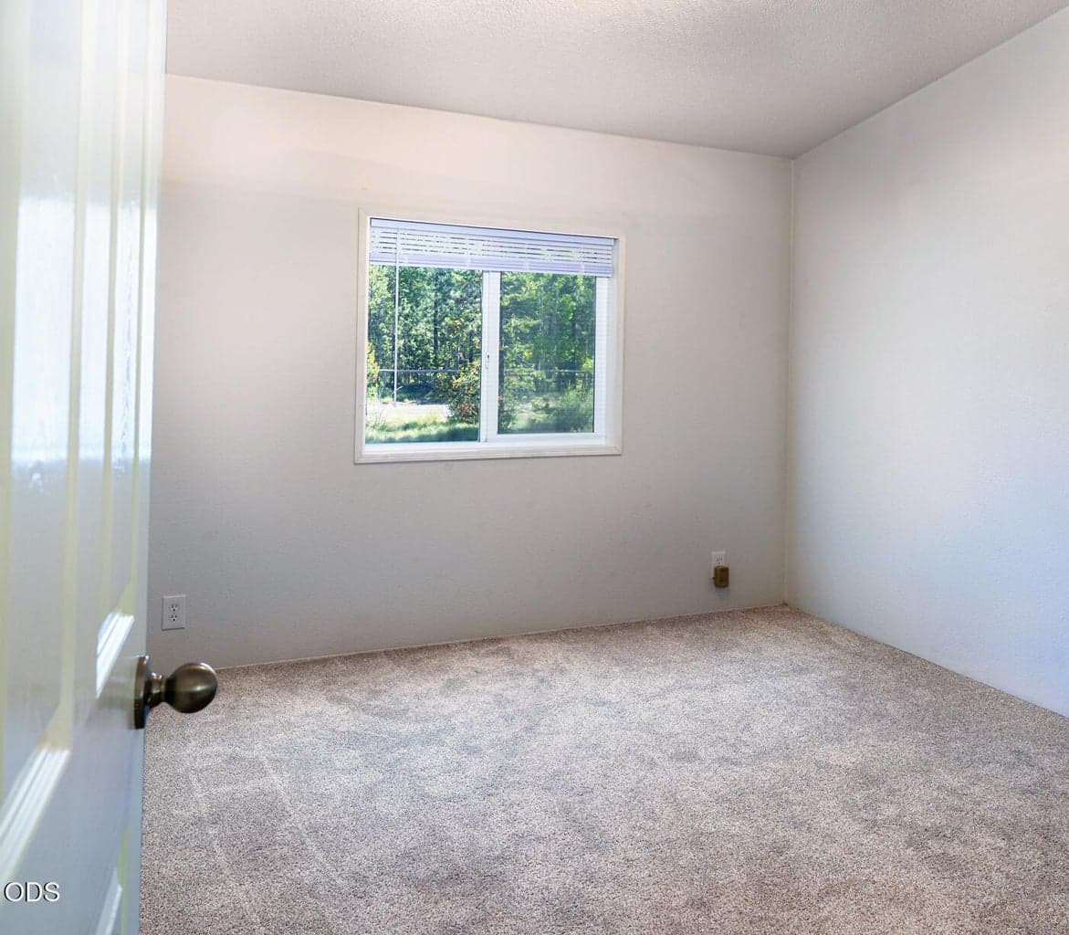 Photo of 17044 Whittier Drive 13 of 28