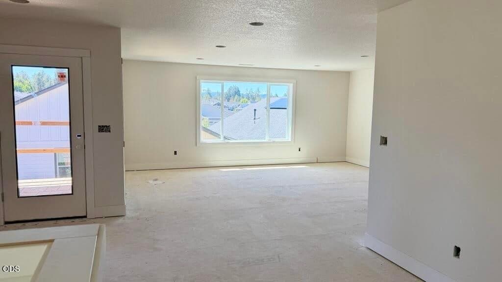 Photo of 61434 SE Daybreak Court 6 of 13