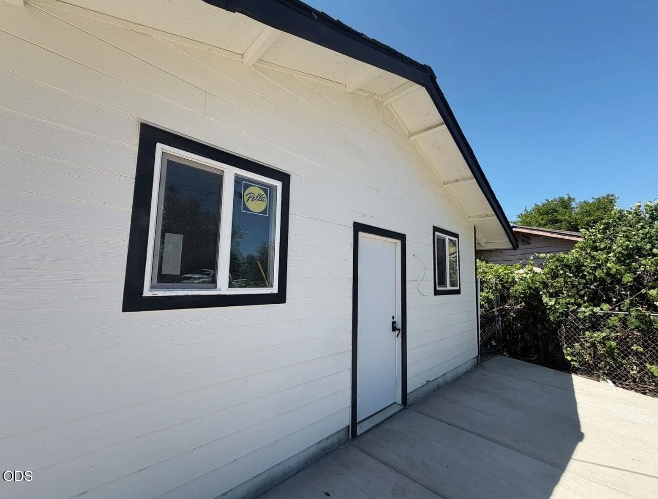 Separate entrance for back living area