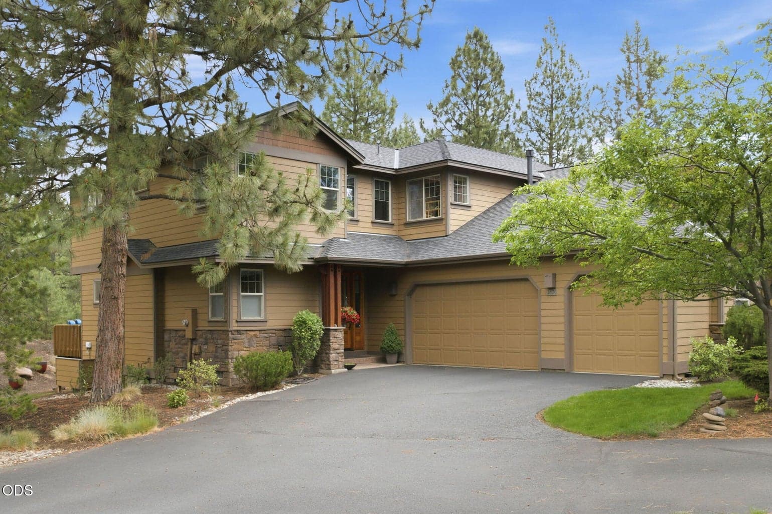 Photo of 2526 Locke 1 of 32