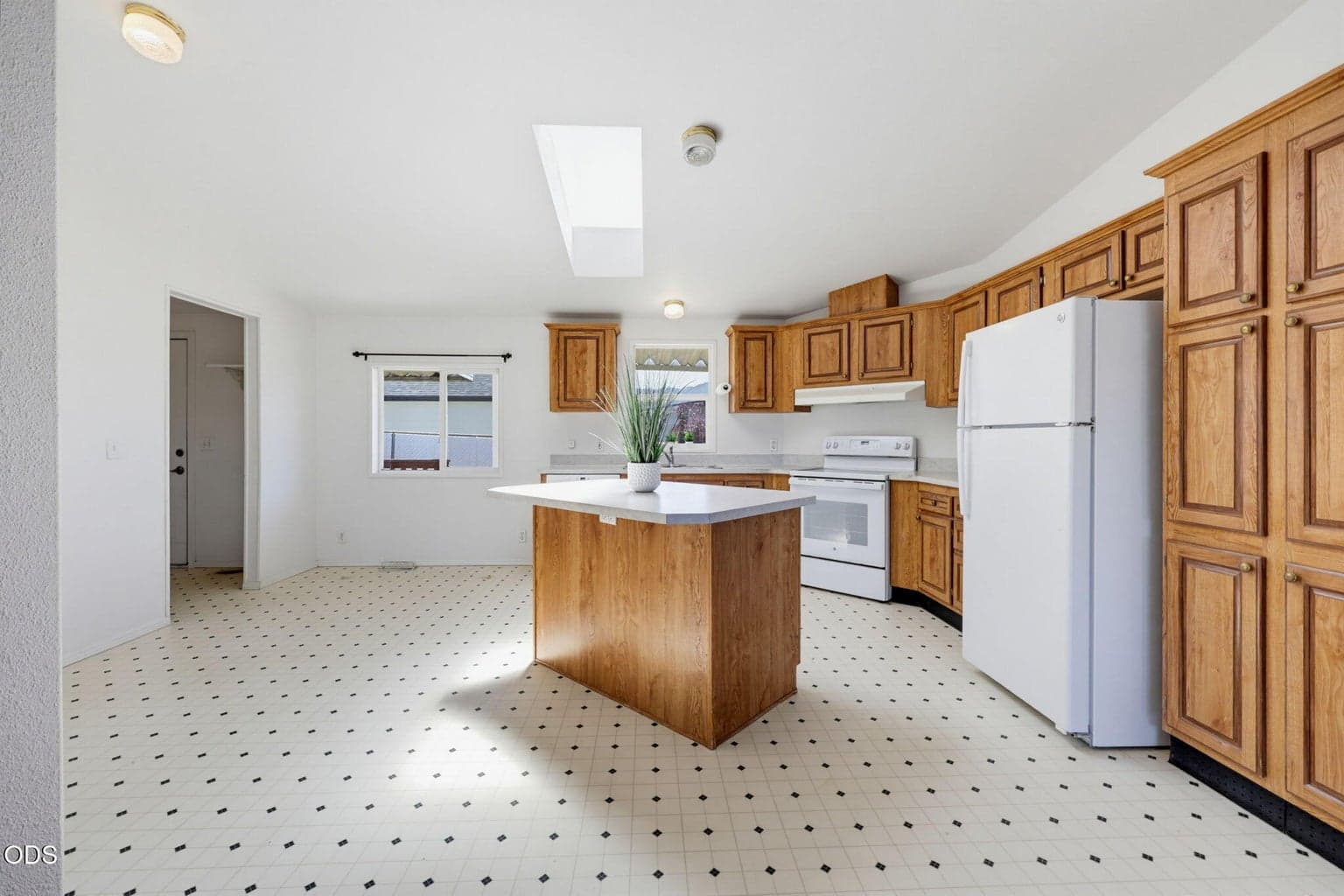 Photo of 2111 Kings 5 of 25