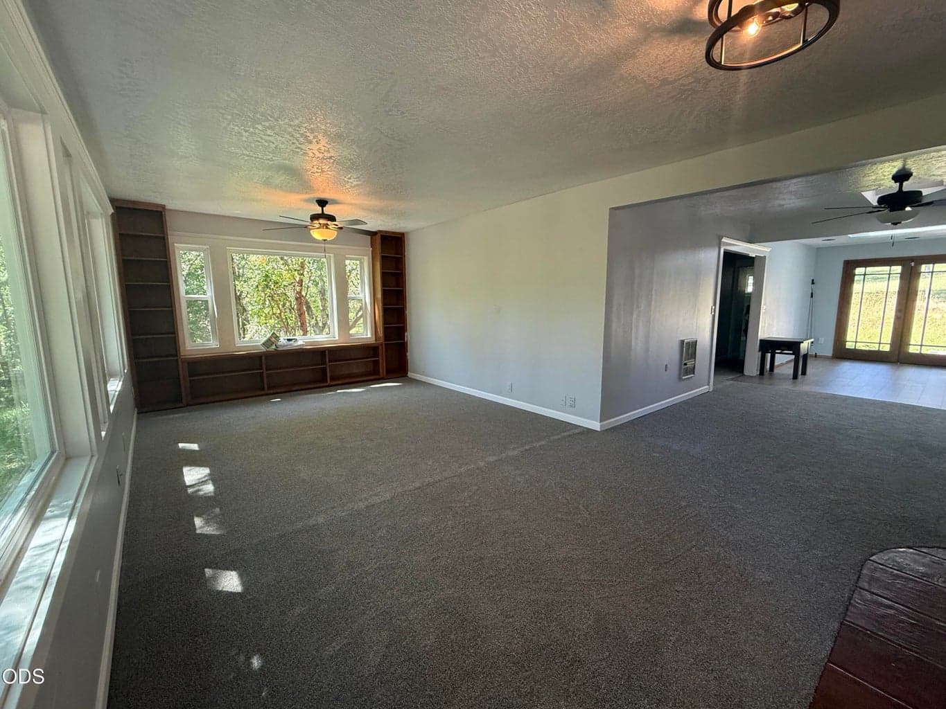 Photo of 1570 Sleepy Hollow 4 of 41