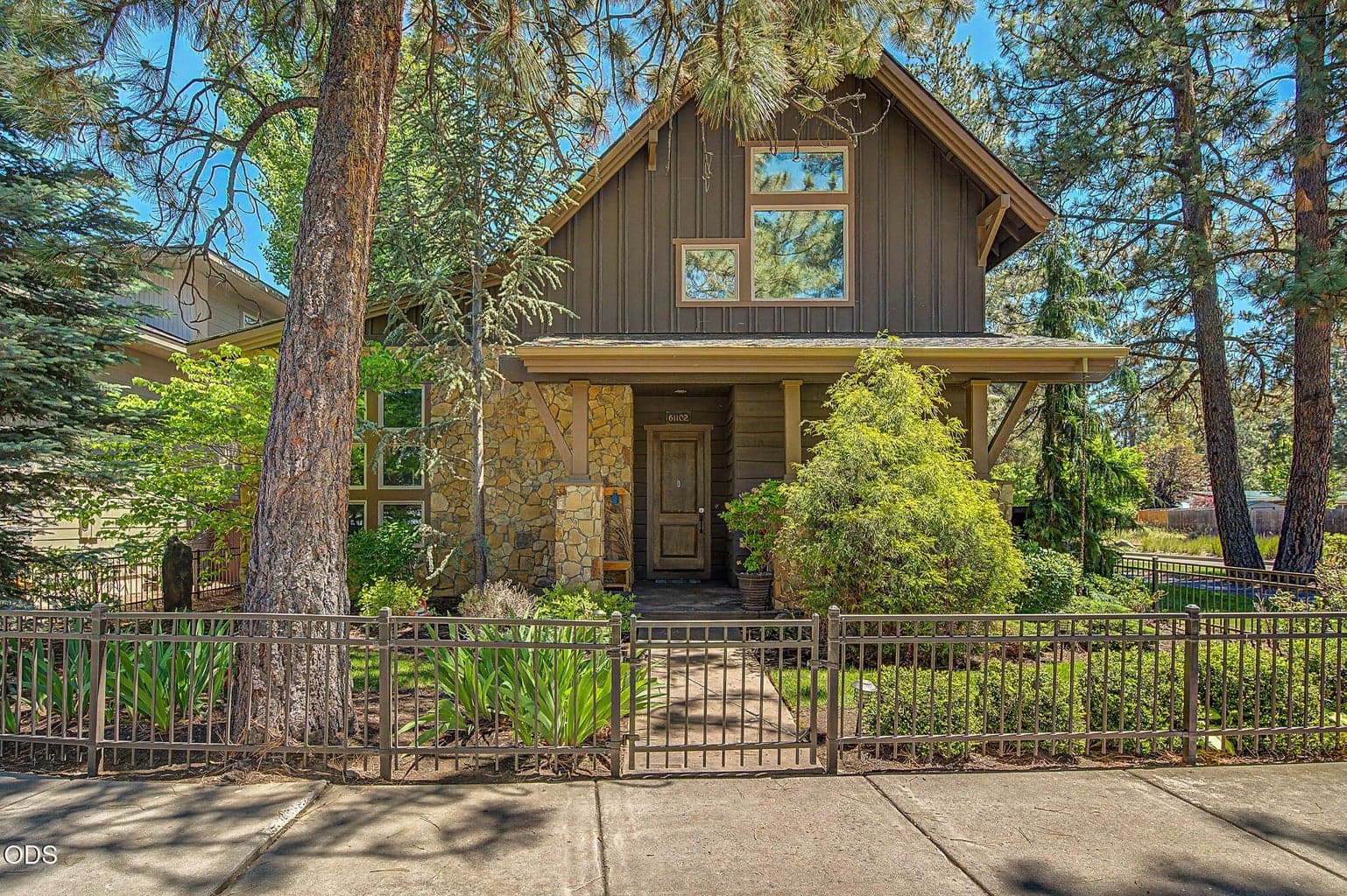 Photo of 61102 Aspen Rim 2 of 34