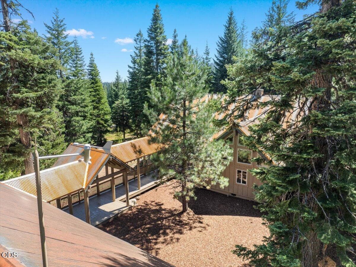 Photo of 42256 Skiway 2 of 53