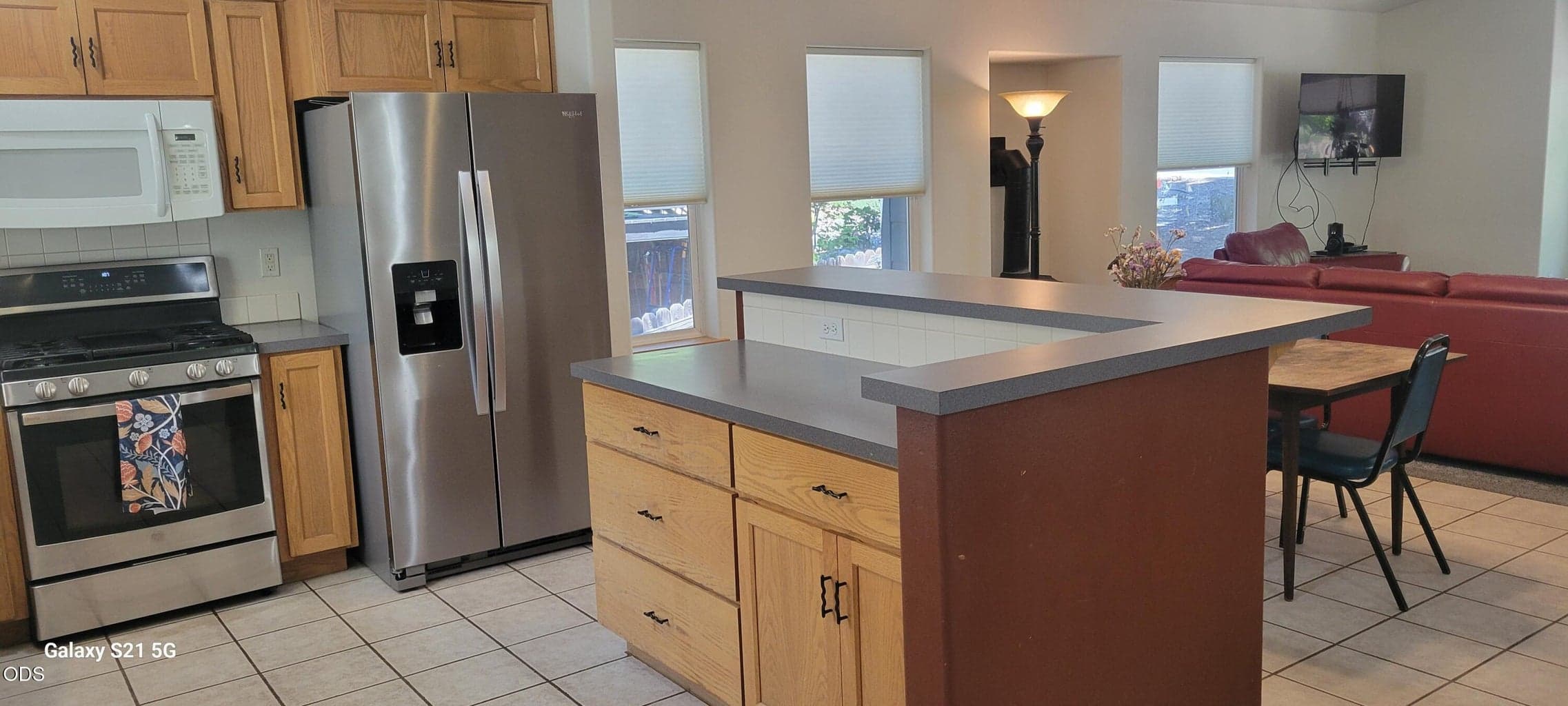 Kitchen Island with Breakfast Bar!
