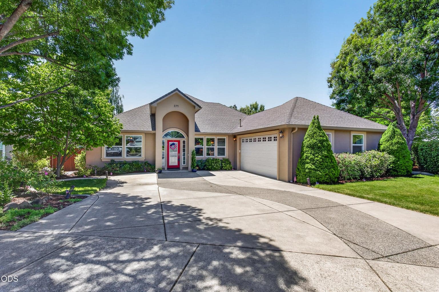 Photo of 374 Leandra 2 of 37