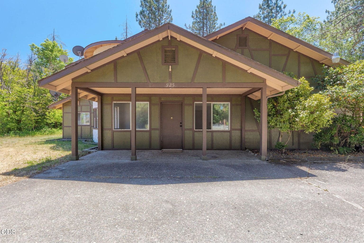 Photo of 925 Meadow View 1 of 68