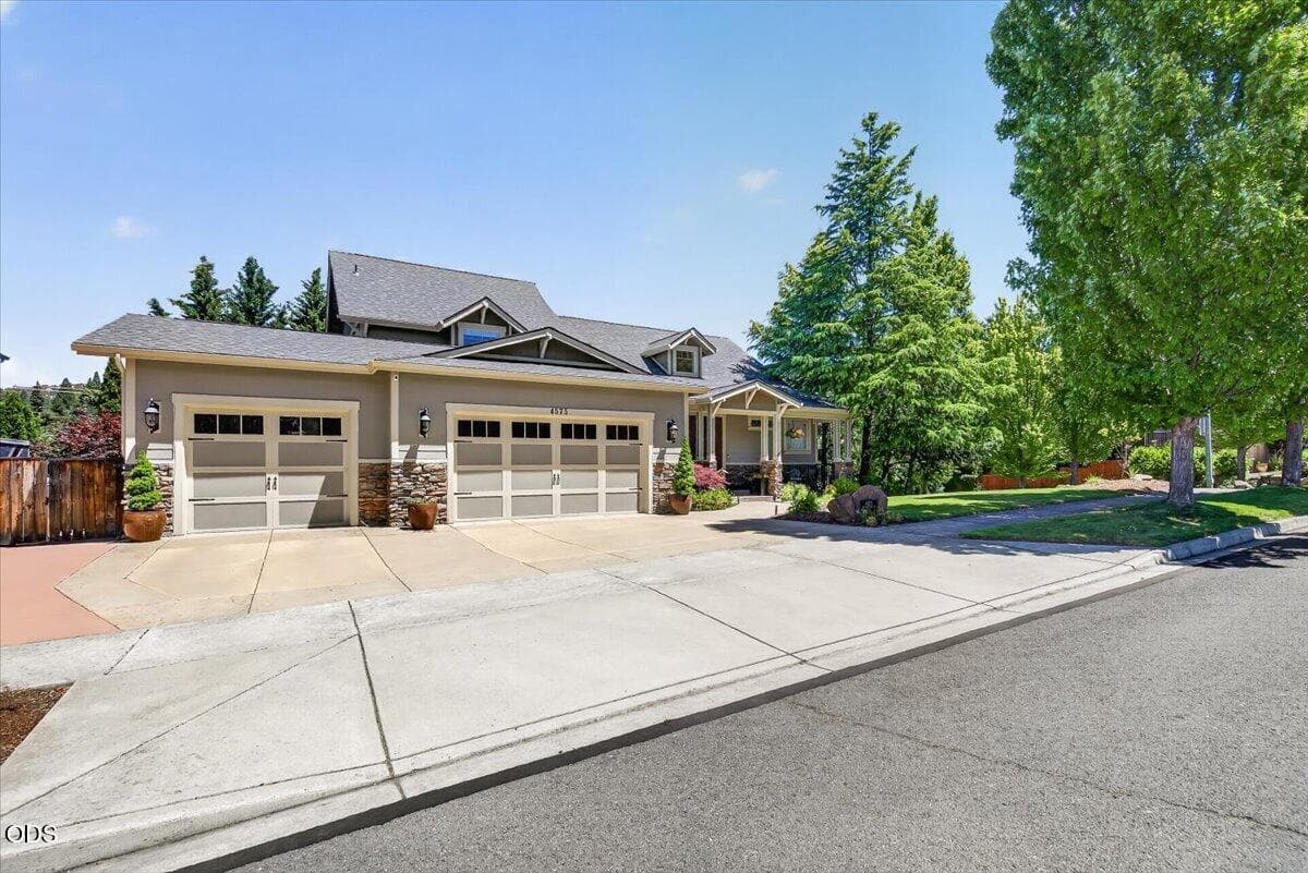Photo of 4575 Hathaway Drive 1 of 57
