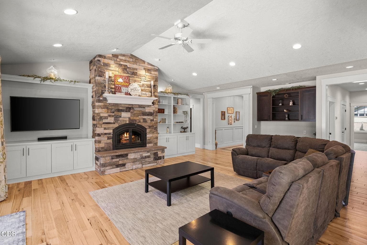 Photo of 63337 Stonewood Drive 10 of 56