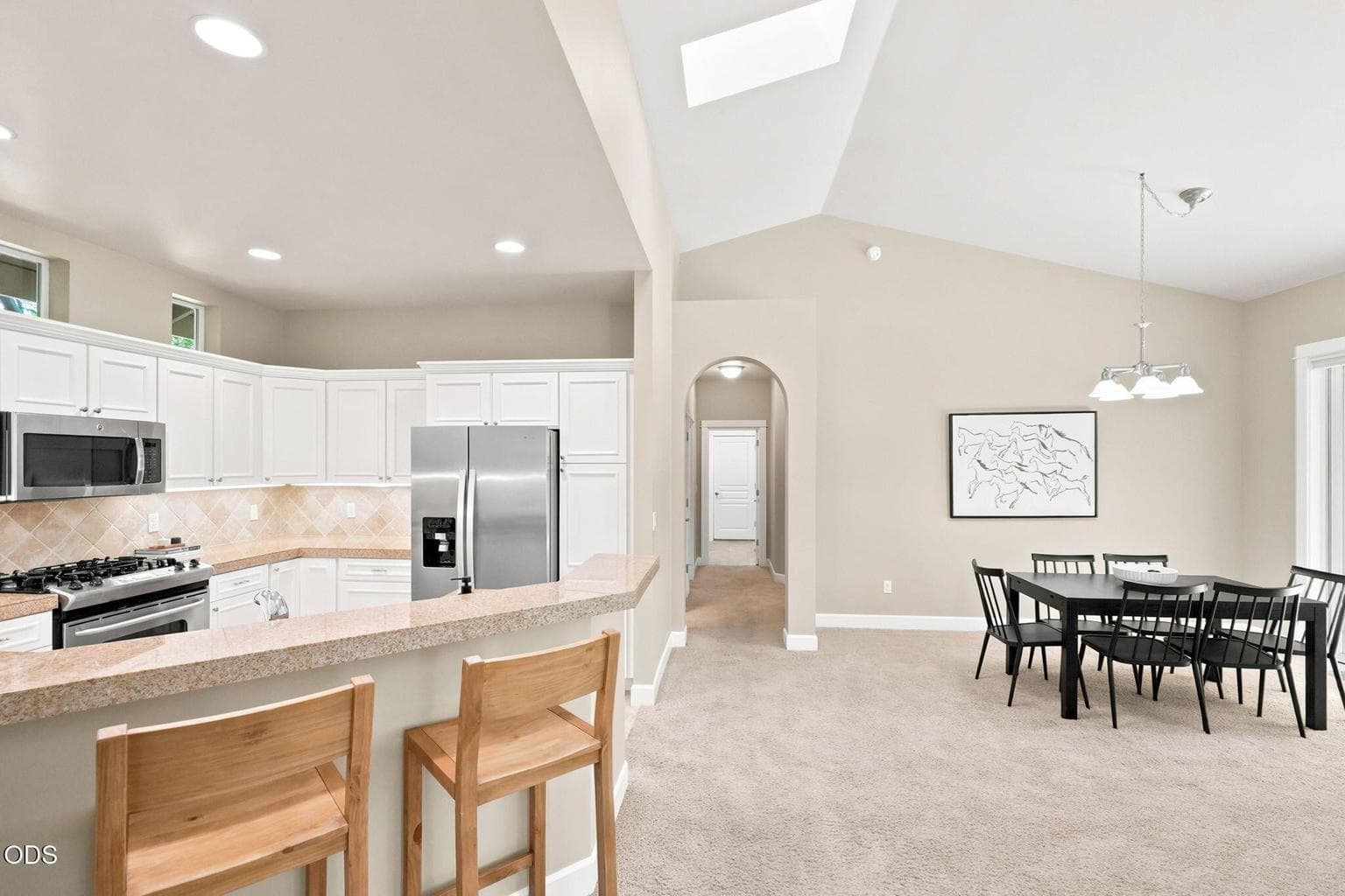 Photo of 61421 Davis Lake Loop 13 of 41