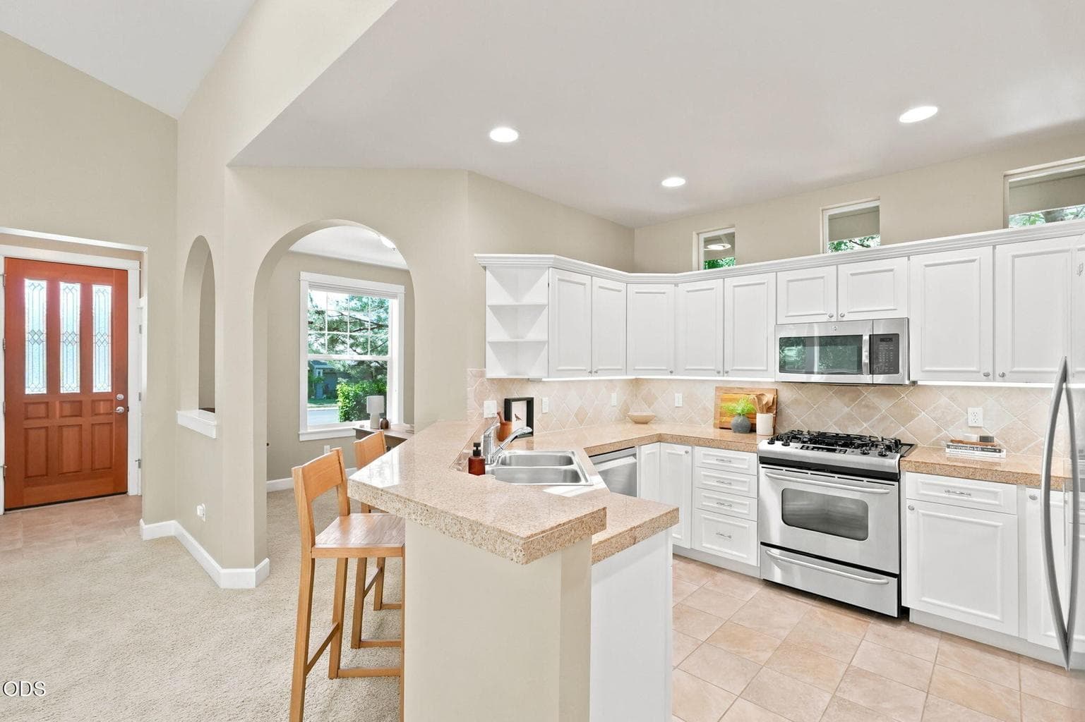 Photo of 61421 Davis Lake Loop 14 of 41
