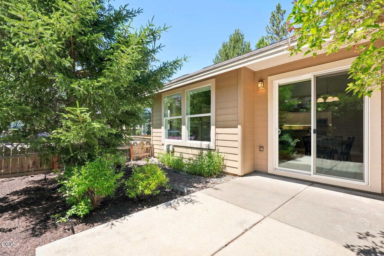 Photo of 61421 Davis Lake Loop 28 of 41