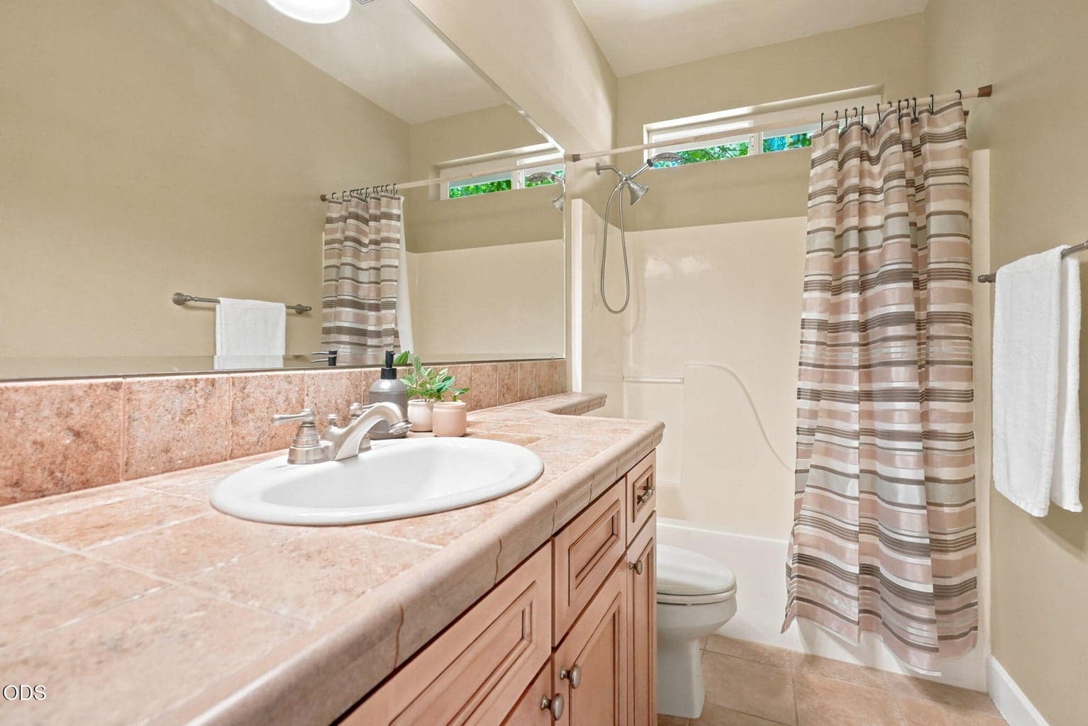 Photo of 61421 Davis Lake Loop 24 of 41