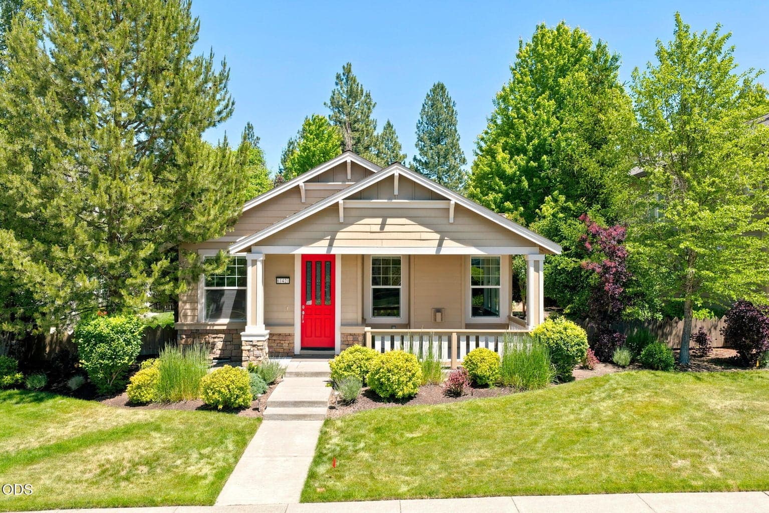 Photo of 61421 Davis Lake 1 of 41