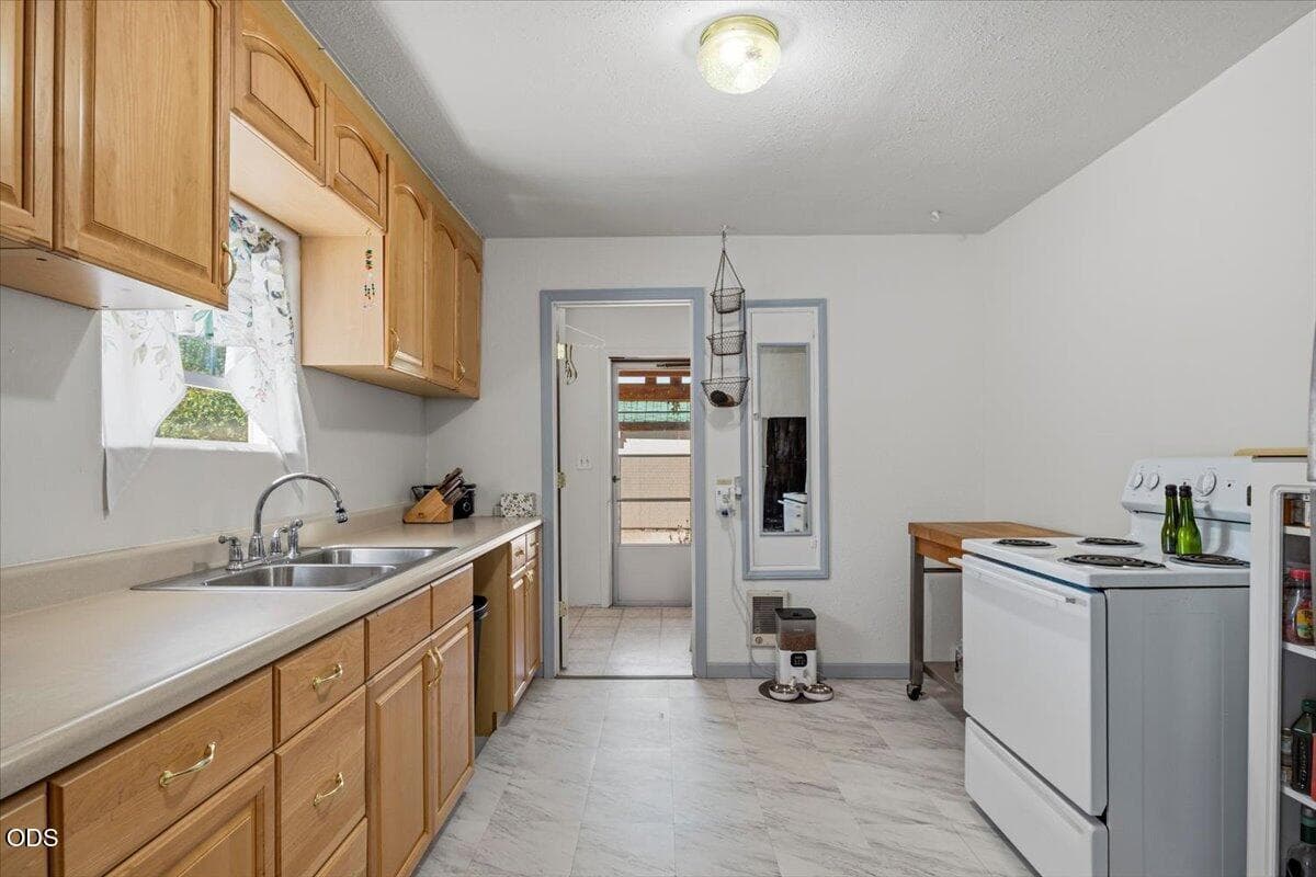 Photo of 303 Birch 5 of 28
